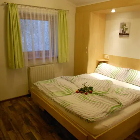Gaestehaus Holzer アパート *